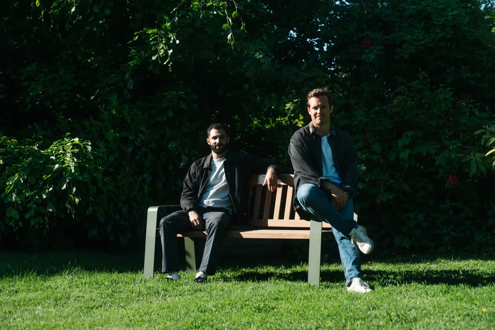 Les fondateurs de Sit in peace sur un Banc de Mémoire